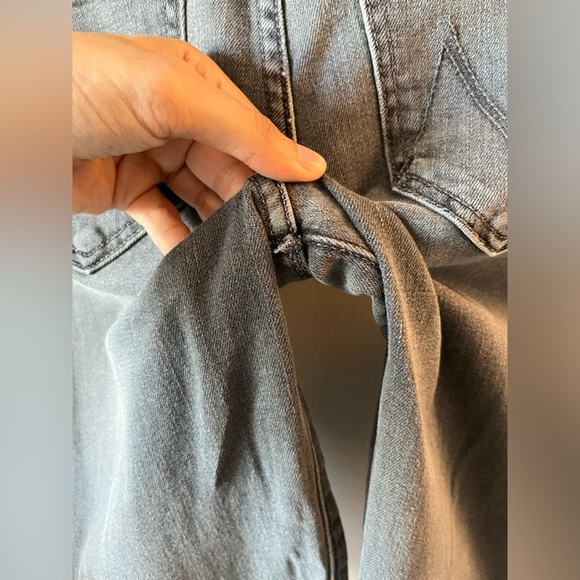 MOTHER The Insider Crop Fray In “To the Moon and Back” Gray Jeans Size 25 - Picture 7 of 16